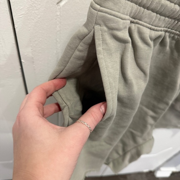 Gymshark Green Cutoff Sweat Shorts - Picture 5 of 12